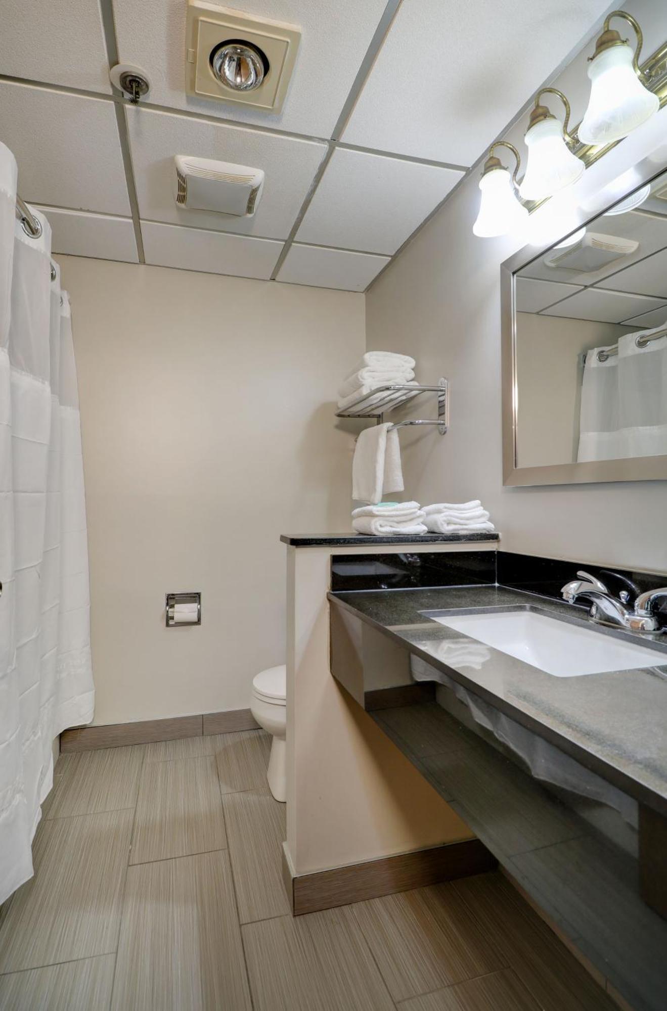 Anchorage Inn And Suites Портсмут Екстериор снимка