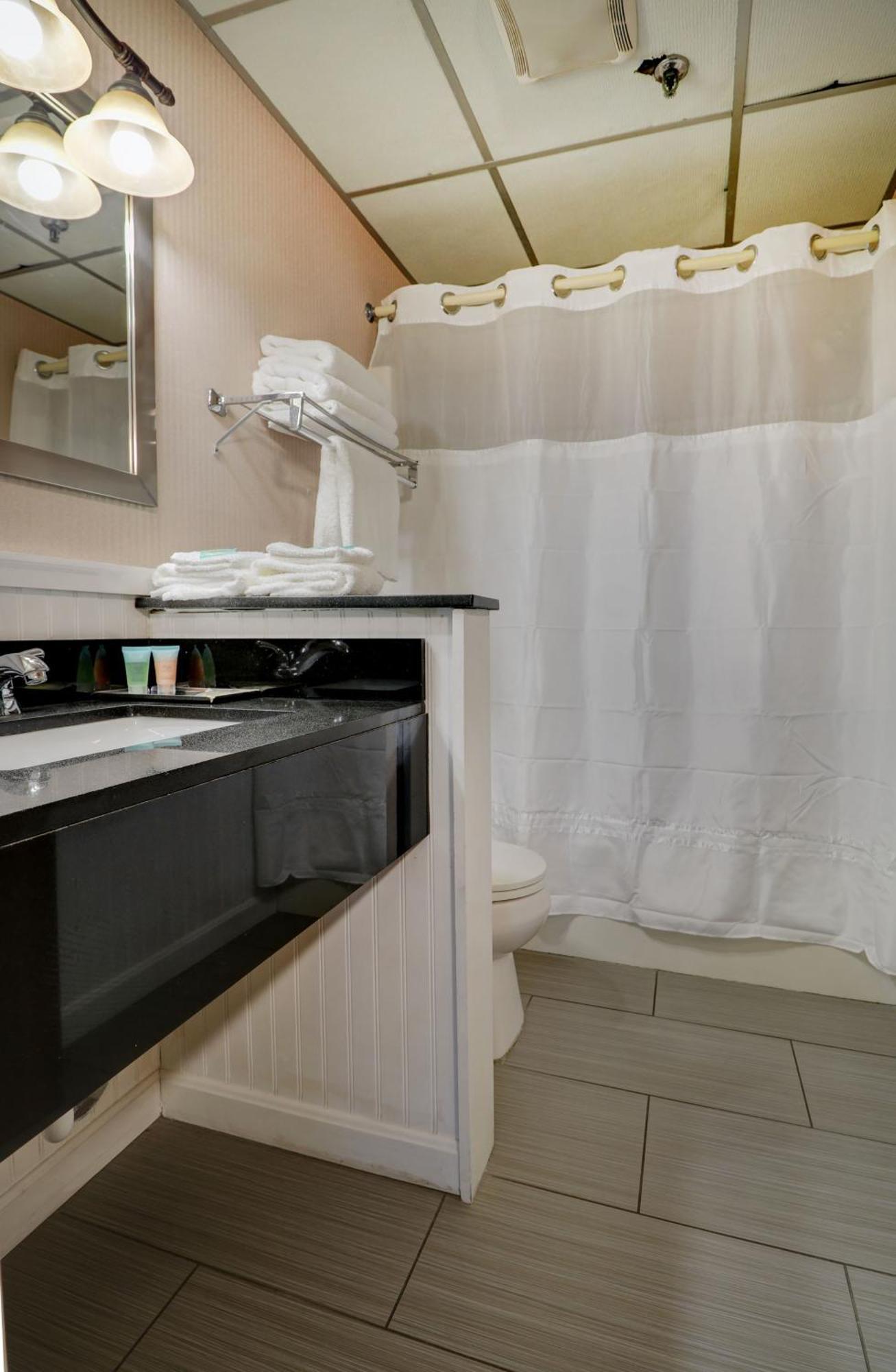 Anchorage Inn And Suites Портсмут Екстериор снимка
